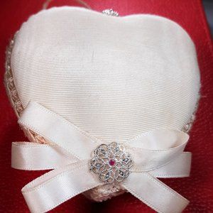 VINTAGE HEART MUSIC BOX-WIND UP-SOOTHING MUSIC